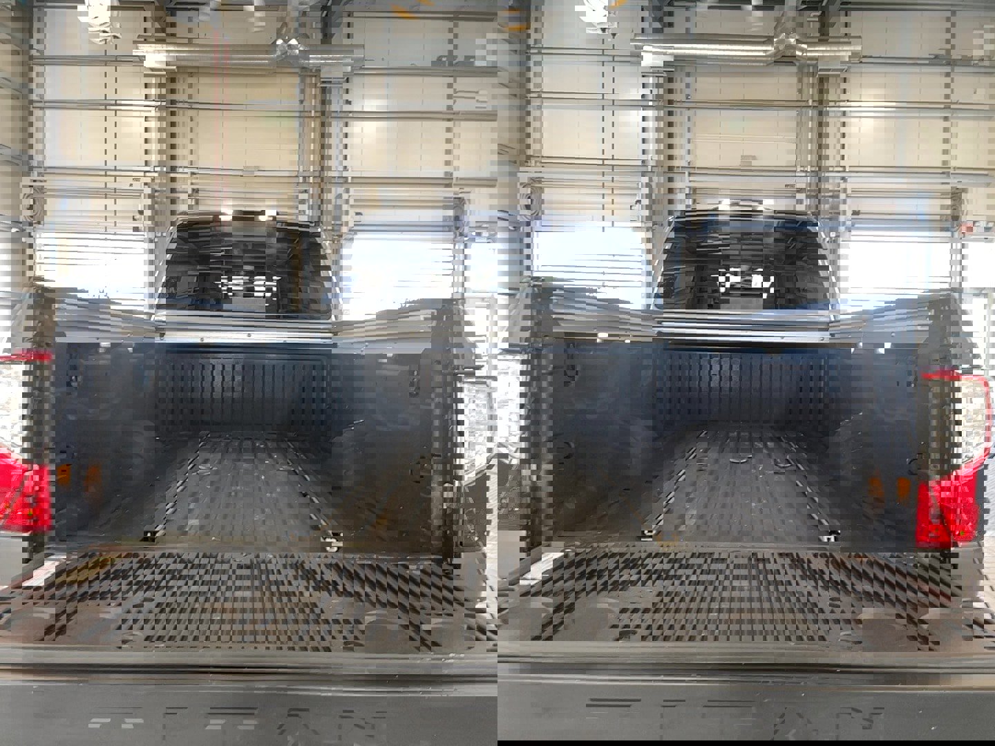 Used 2019 Nissan Titan SV w/ SV Convenience Package image 23