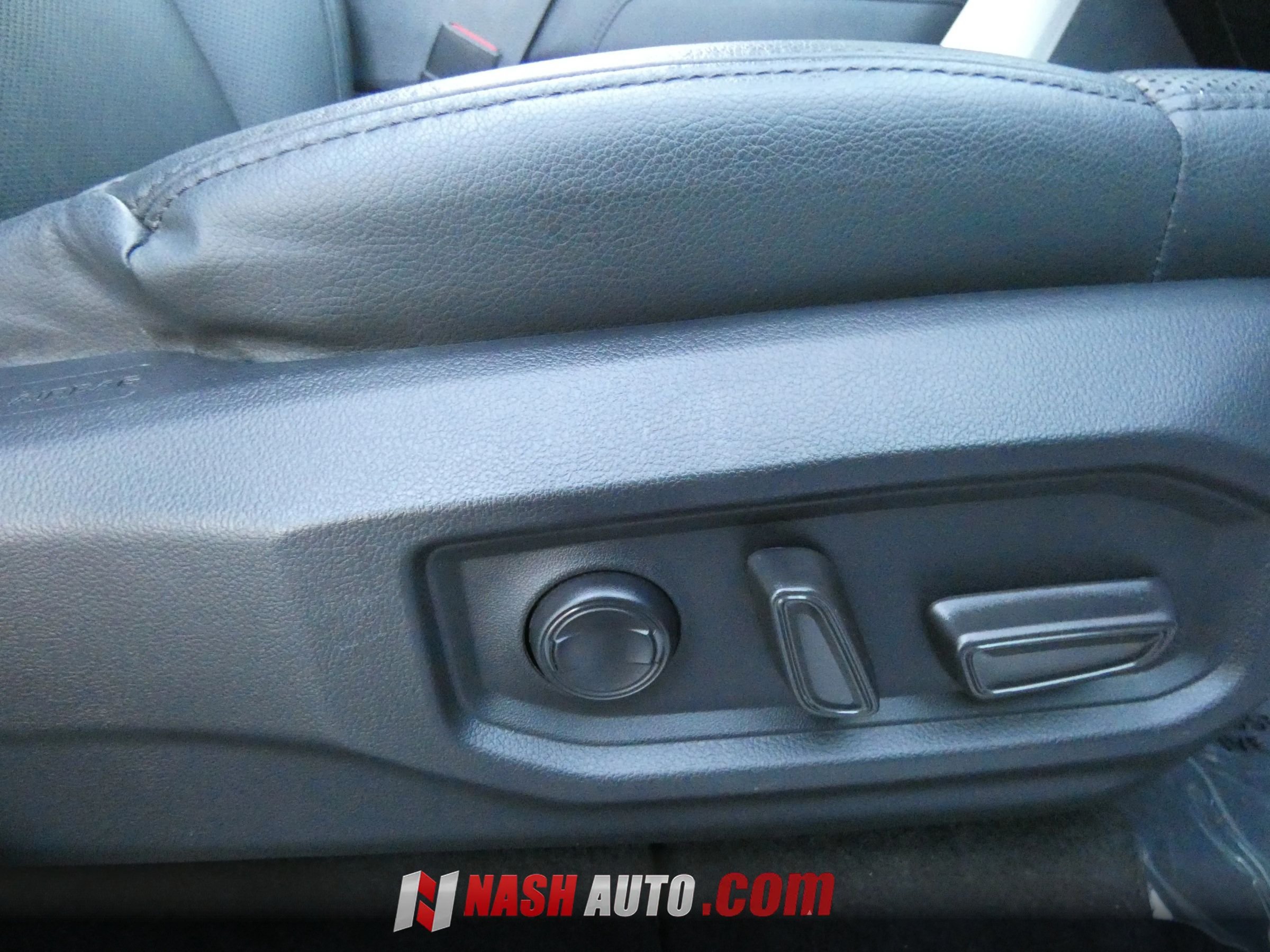 Used 2024 Toyota Tundra Limited AWD/4WD image 35
