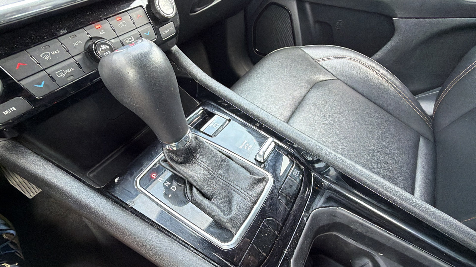 Used 2024 Jeep Compass Limited AWD/4WD image 30