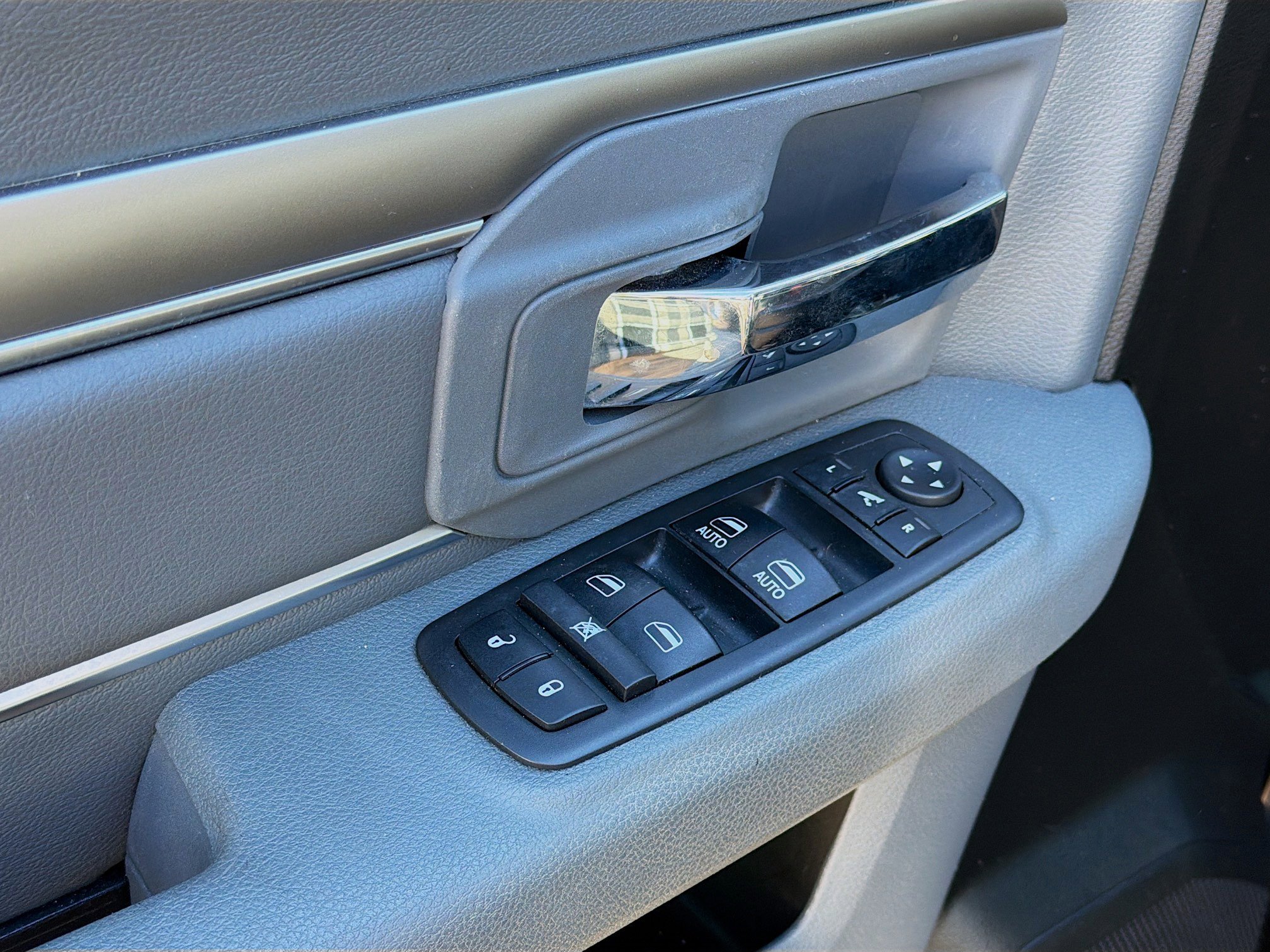 Used 2019 RAM 1500 Classic SLT w/ Luxury Group image 21