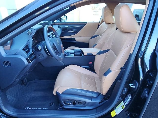 Used 2022 Lexus ES 300h w/ Luxury Package image 14