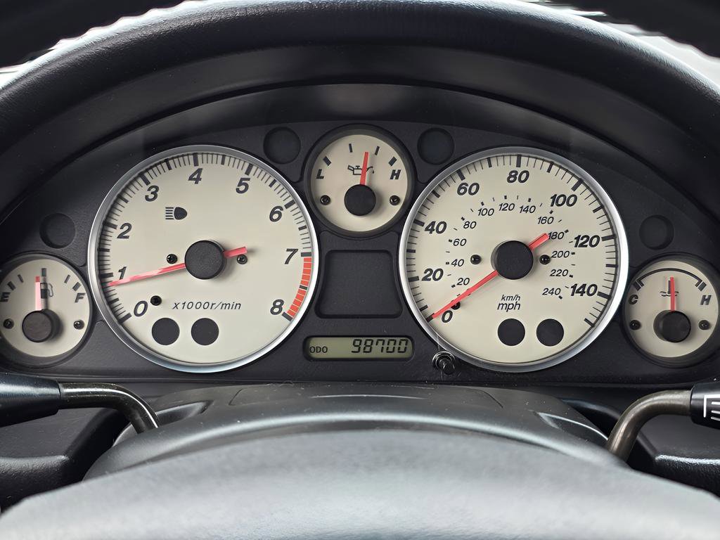 Used 2005 MAZDA MX-5 Miata LS image 25