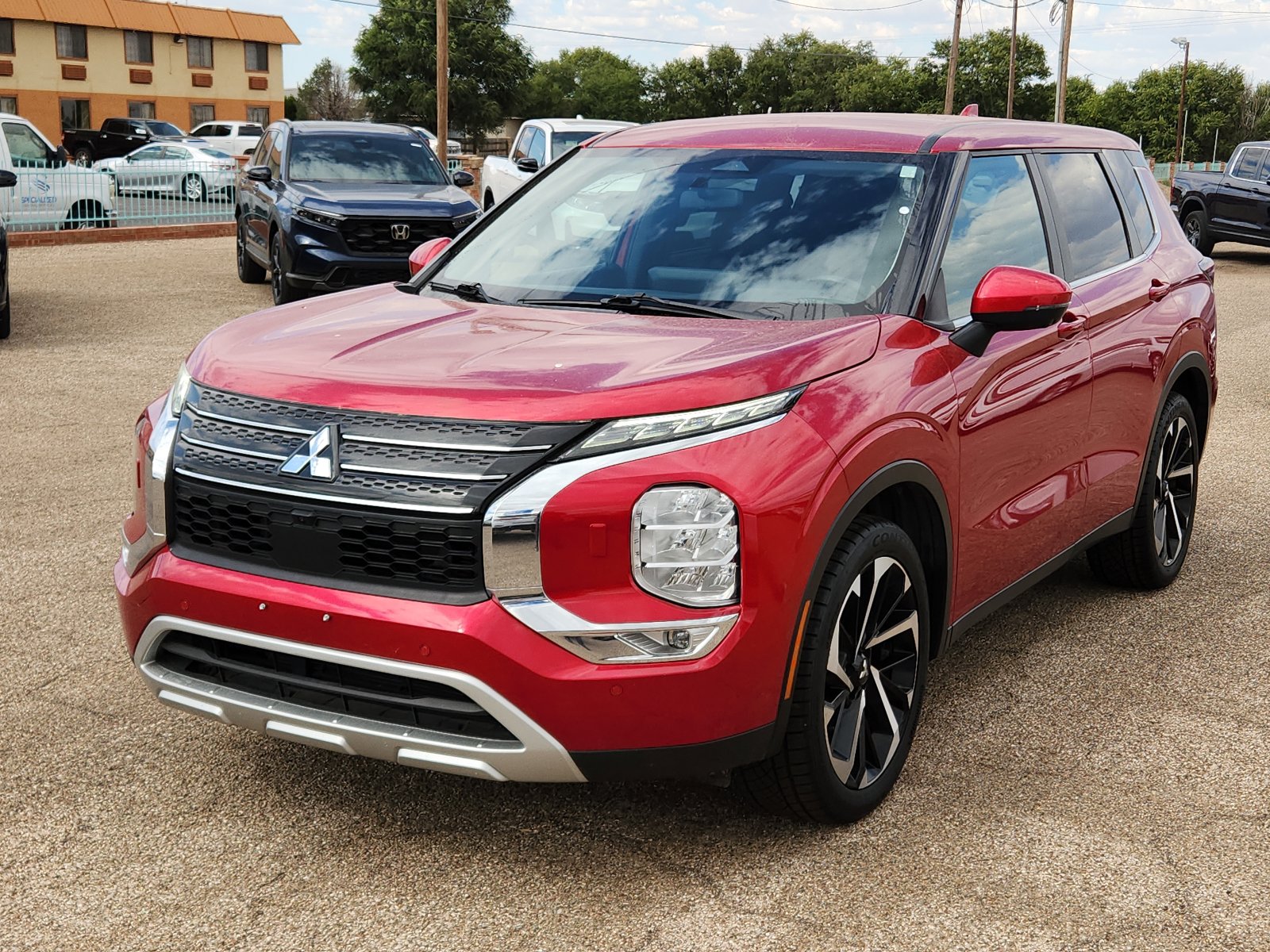 Used 2024 Mitsubishi Outlander SE
