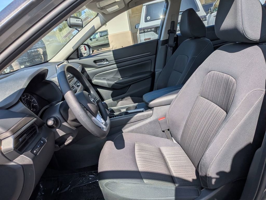 Used 2025 Nissan Altima 2.5 SV image 11