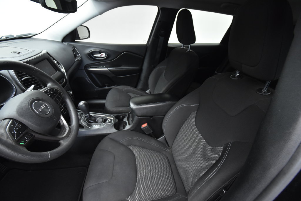 Used 2021 Jeep Cherokee Latitude FWD image 8