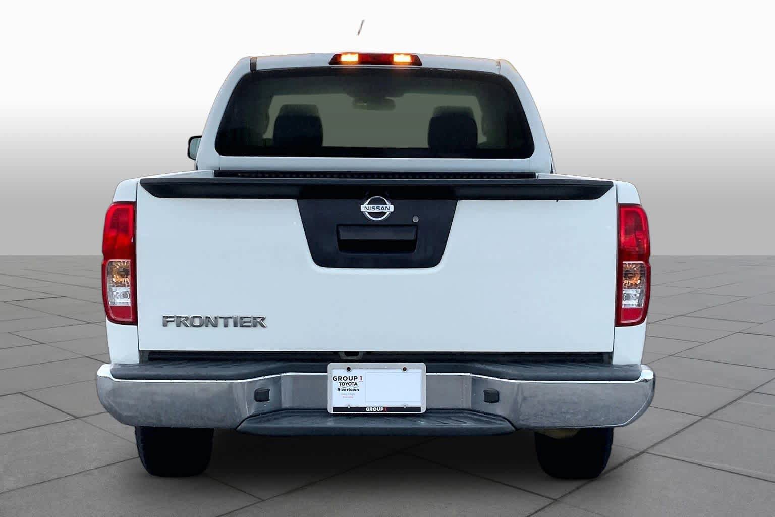 Used 2015 Nissan Frontier S RWD image 4
