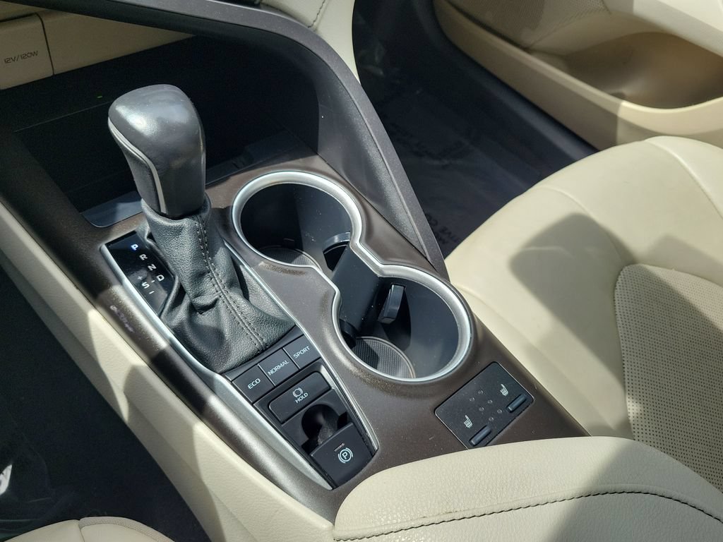 Used 2021 Toyota Camry XLE w/ Navigation Package FWD image 21