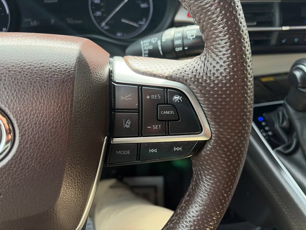 Used 2023 Toyota Sienna Platinum AWD/4WD image 29