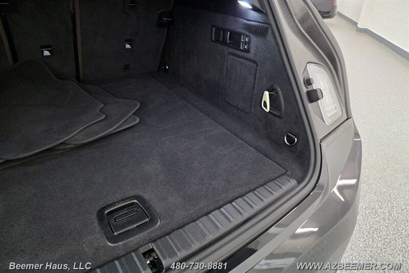 Used 2024 BMW iX xDrive50 AWD/4WD image 11