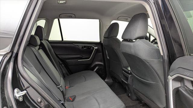 Used 2020 Toyota RAV4 LE FWD image 18