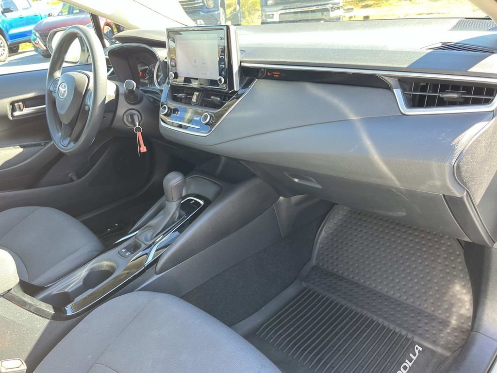 Used 2020 Toyota Corolla LE image 22