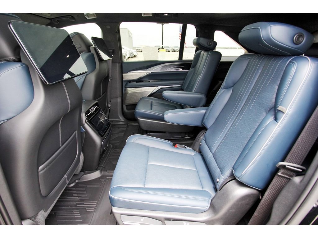 New 2026 Cadillac Escalade IQ Luxury 2 image 7