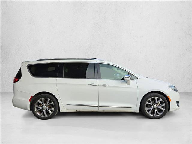 Used 2019 Chrysler Pacifica Limited w/ Tire & Wheel Group image 4