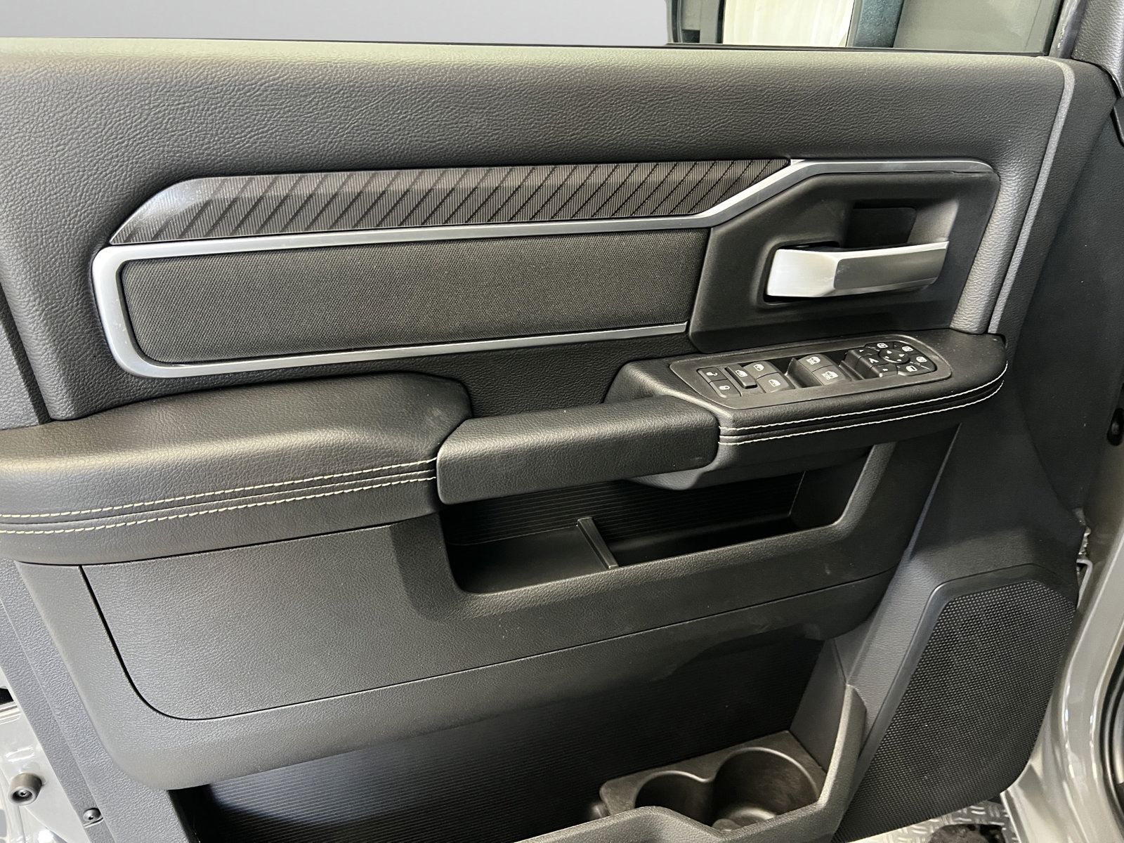 New 2027 RAM 3500 Big Horn AWD/4WD image 17