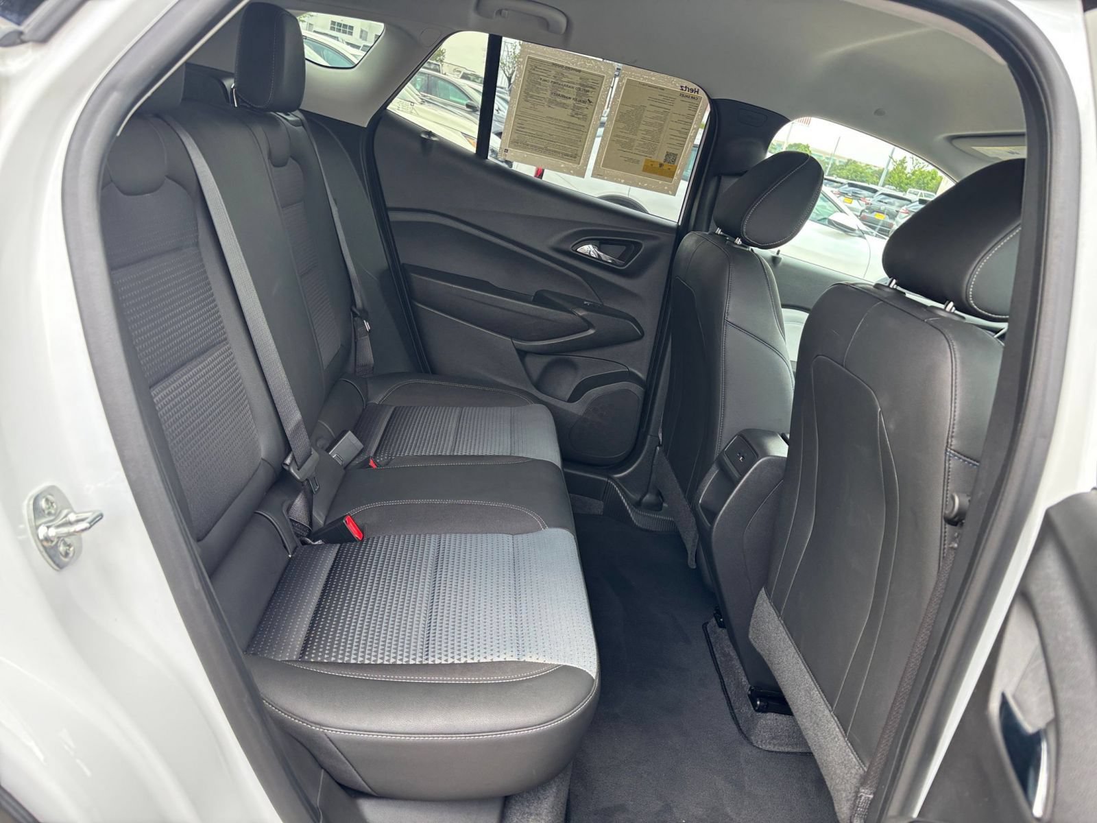 Used 2025 Chevrolet Trax LT w/ LT Convenience Package FWD image 20