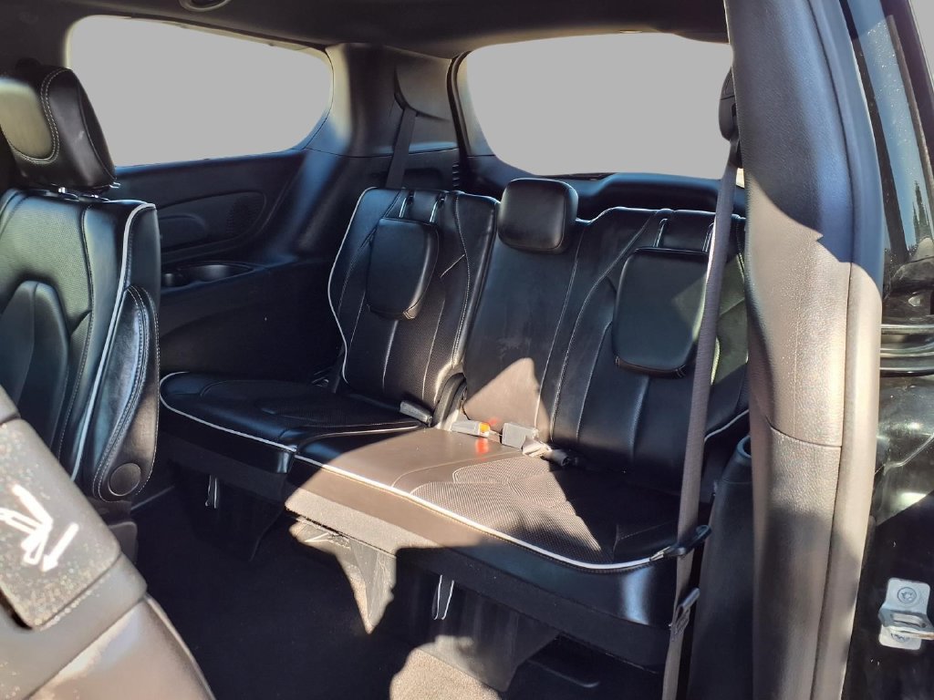 Used 2025 Chrysler Pacifica Limited FWD image 23