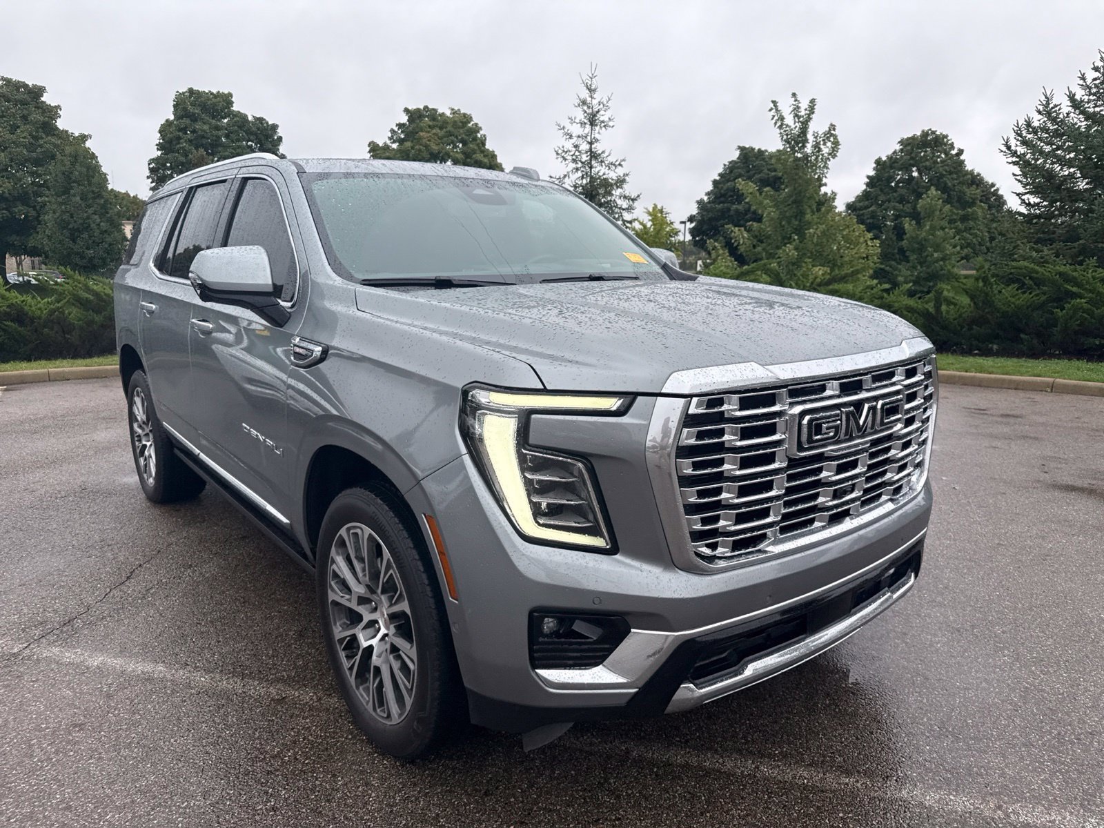 Used 2025 GMC Yukon Denali w/ Sun & Power Step Package AWD/4WD image 3