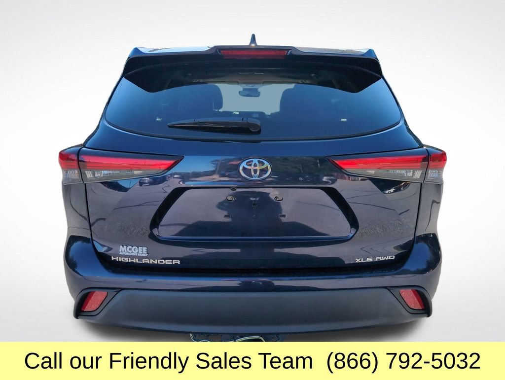 Used 2022 Toyota Highlander XLE AWD/4WD image 5