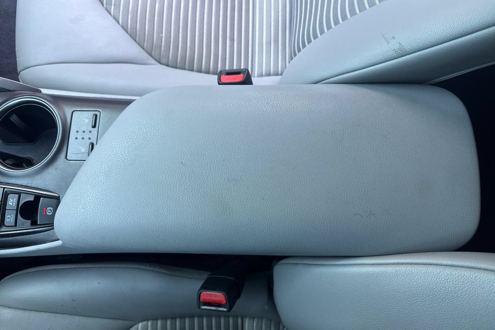 Used 2021 Toyota Camry SE w/ Cold Weather Package FWD image 32