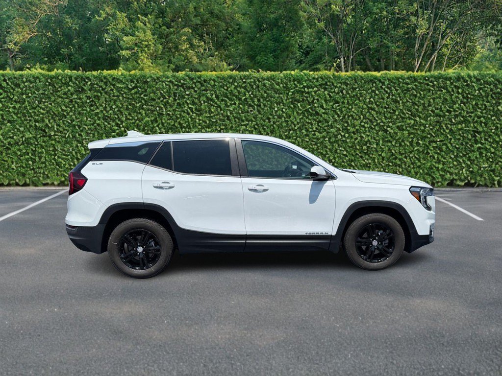 Used 2024 GMC Terrain SLE AWD/4WD image 2