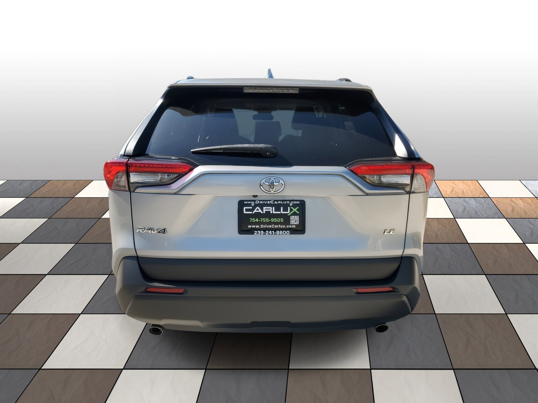 Used 2019 Toyota RAV4 LE FWD image 5