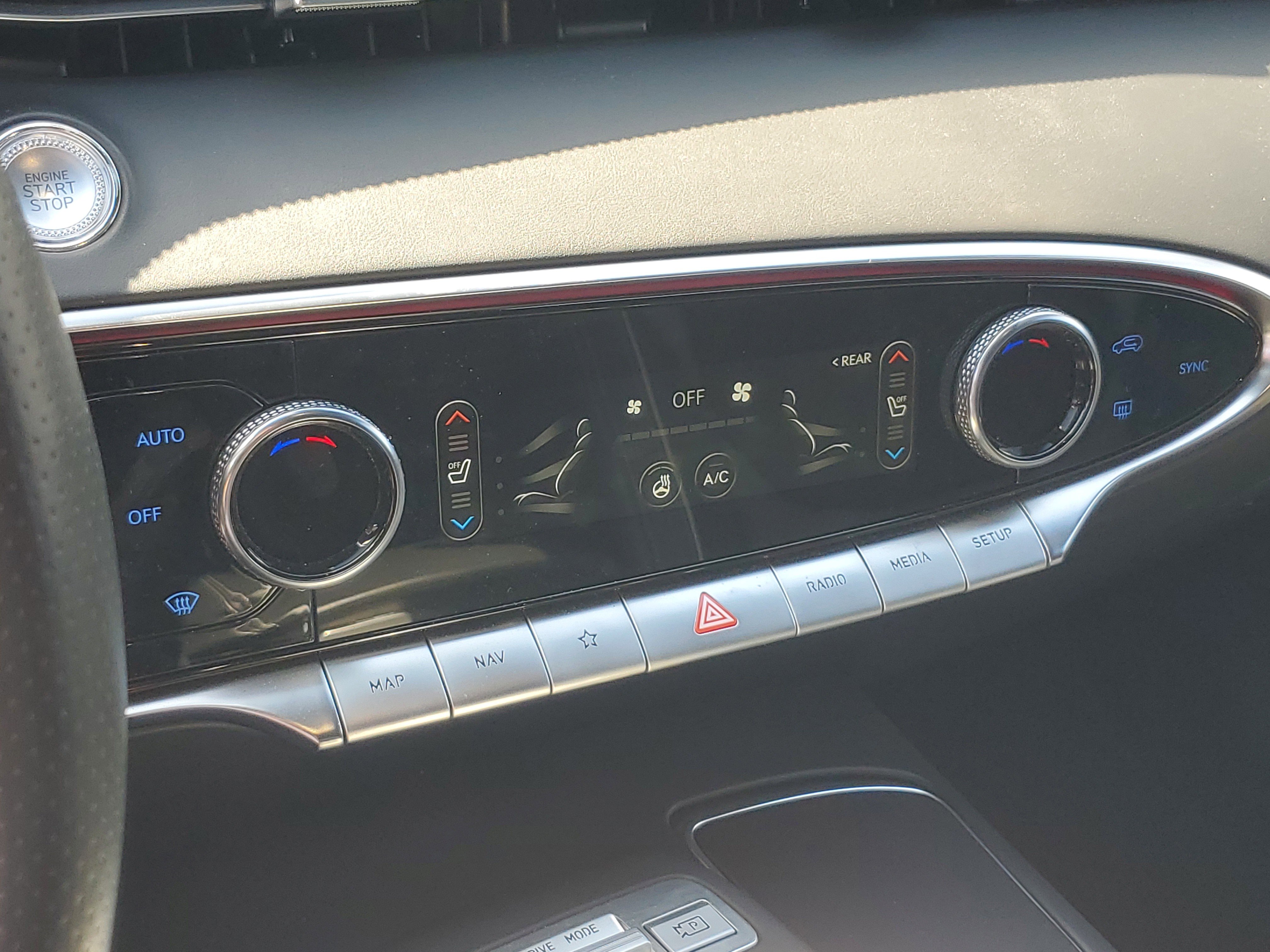 Used 2023 Genesis GV70 2.5T w/ Sport Prestige Package image 28