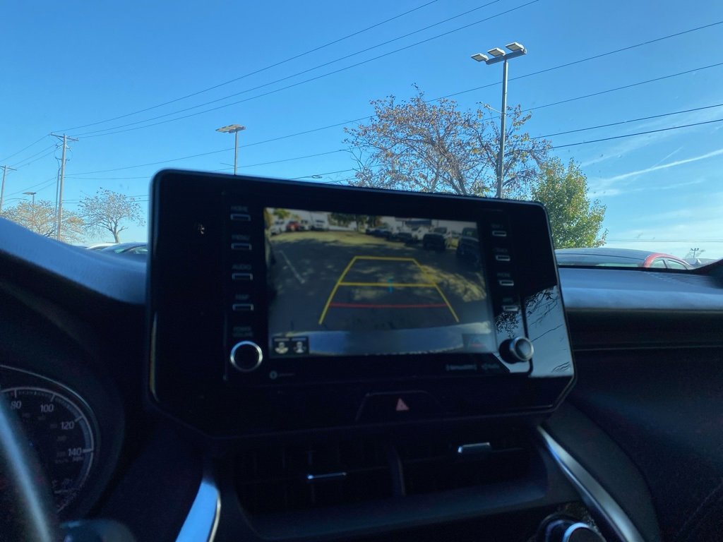 Used 2022 Toyota Venza XLE image 18