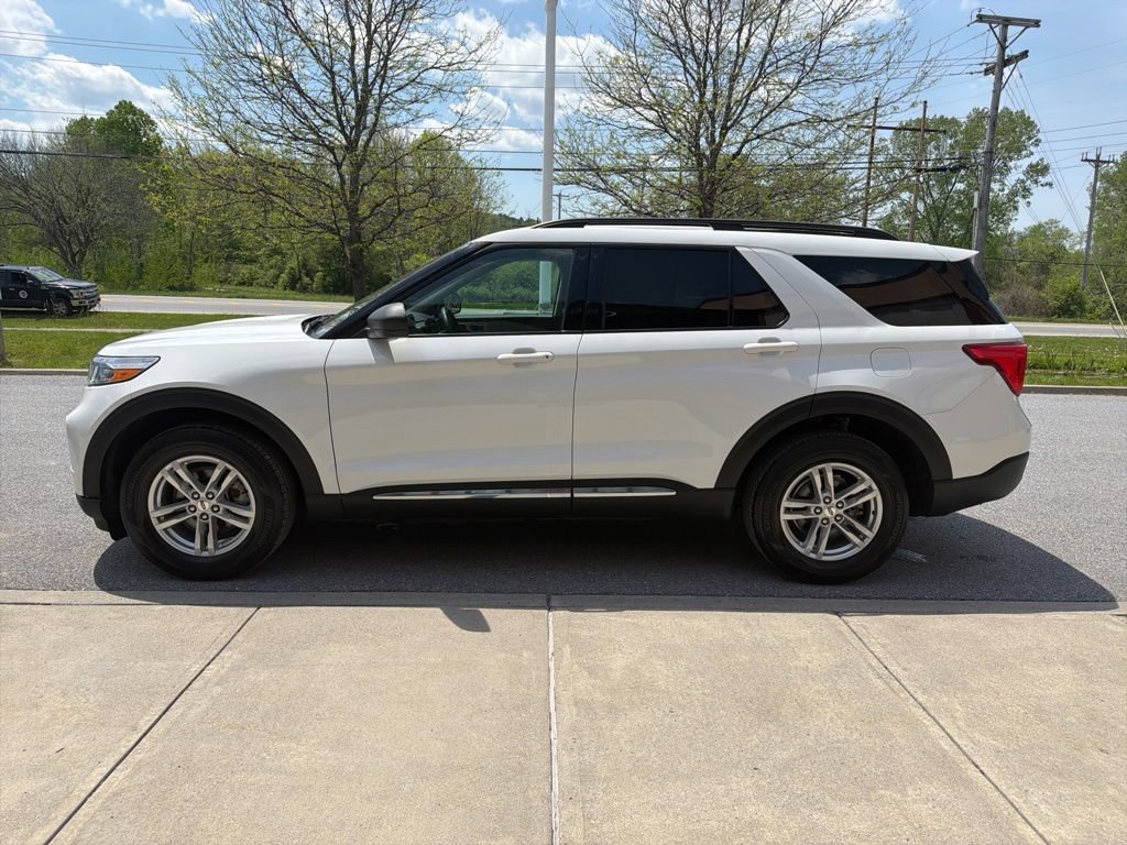 Used 2022 Ford Explorer XLT AWD/4WD image 4