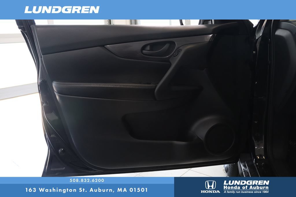 Used 2019 Nissan Rogue S AWD/4WD image 9