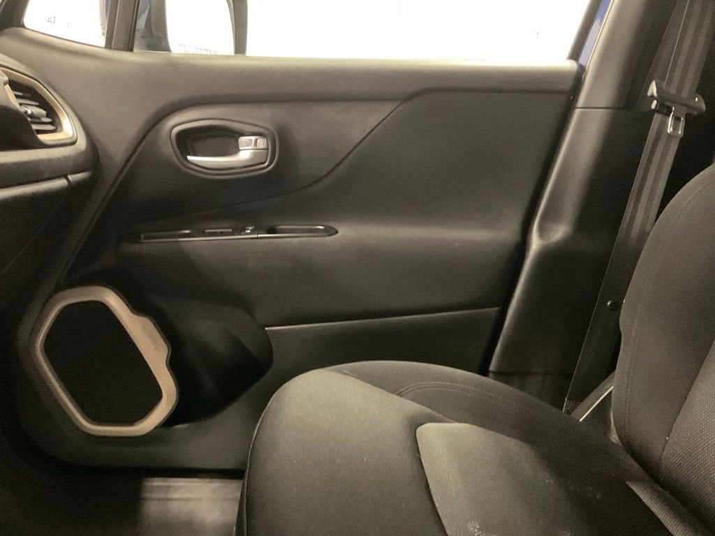 Used 2017 Jeep Renegade Latitude w/ Cold Weather Group AWD/4WD image 21