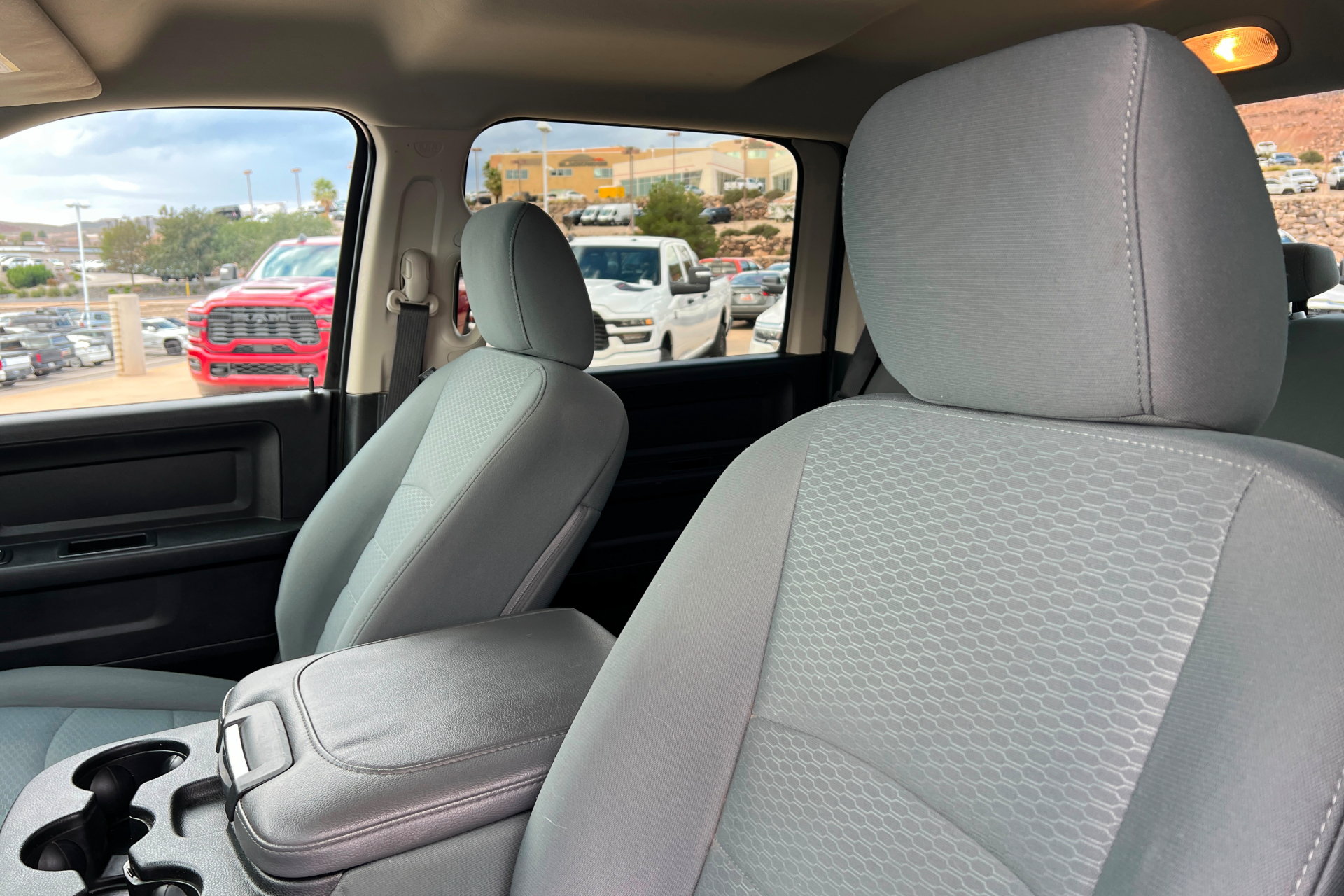 Used 2016 RAM 2500 Tradesman w/ Chrome Appearance Group AWD/4WD image 16