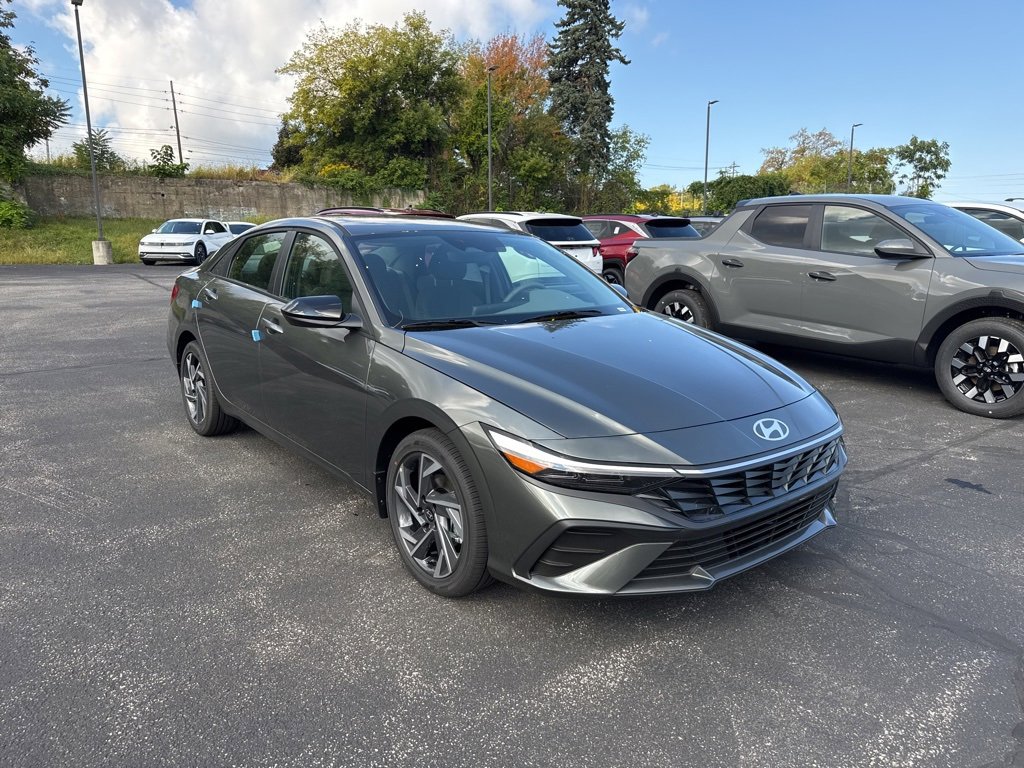 New 2025 Hyundai Elantra SEL image 1