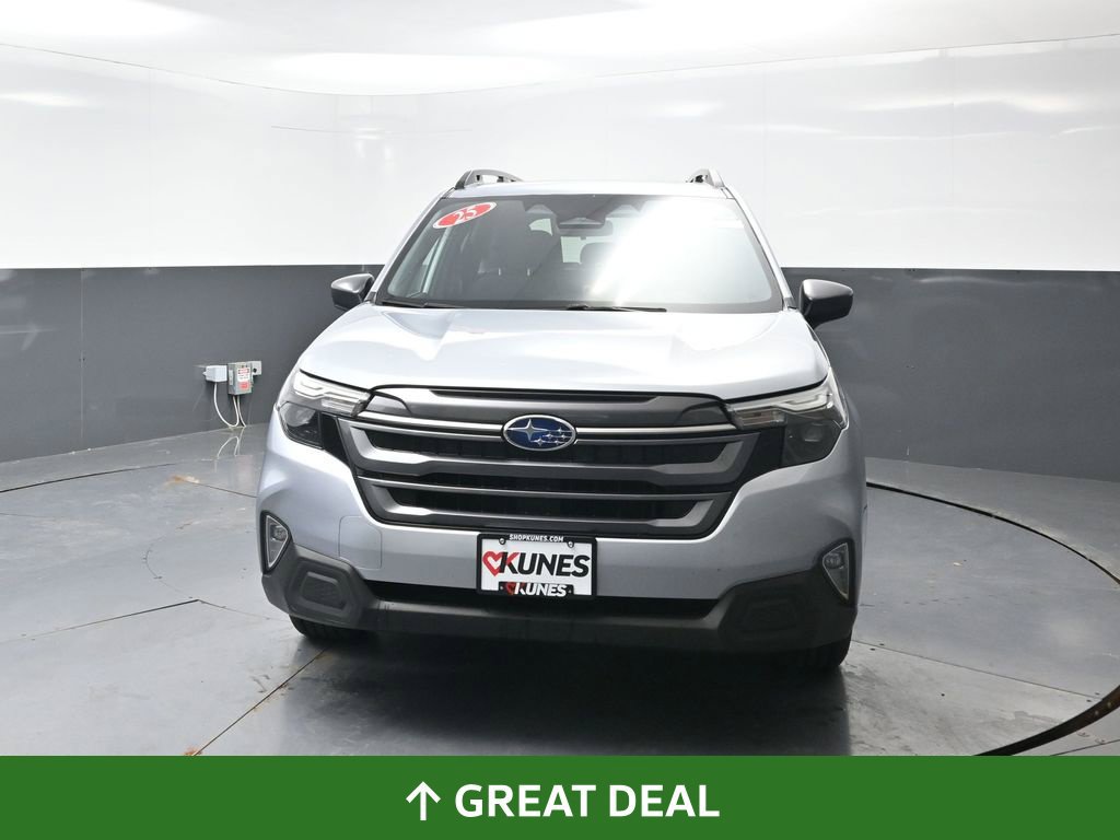 Used 2025 Subaru Forester Premium AWD/4WD image 7