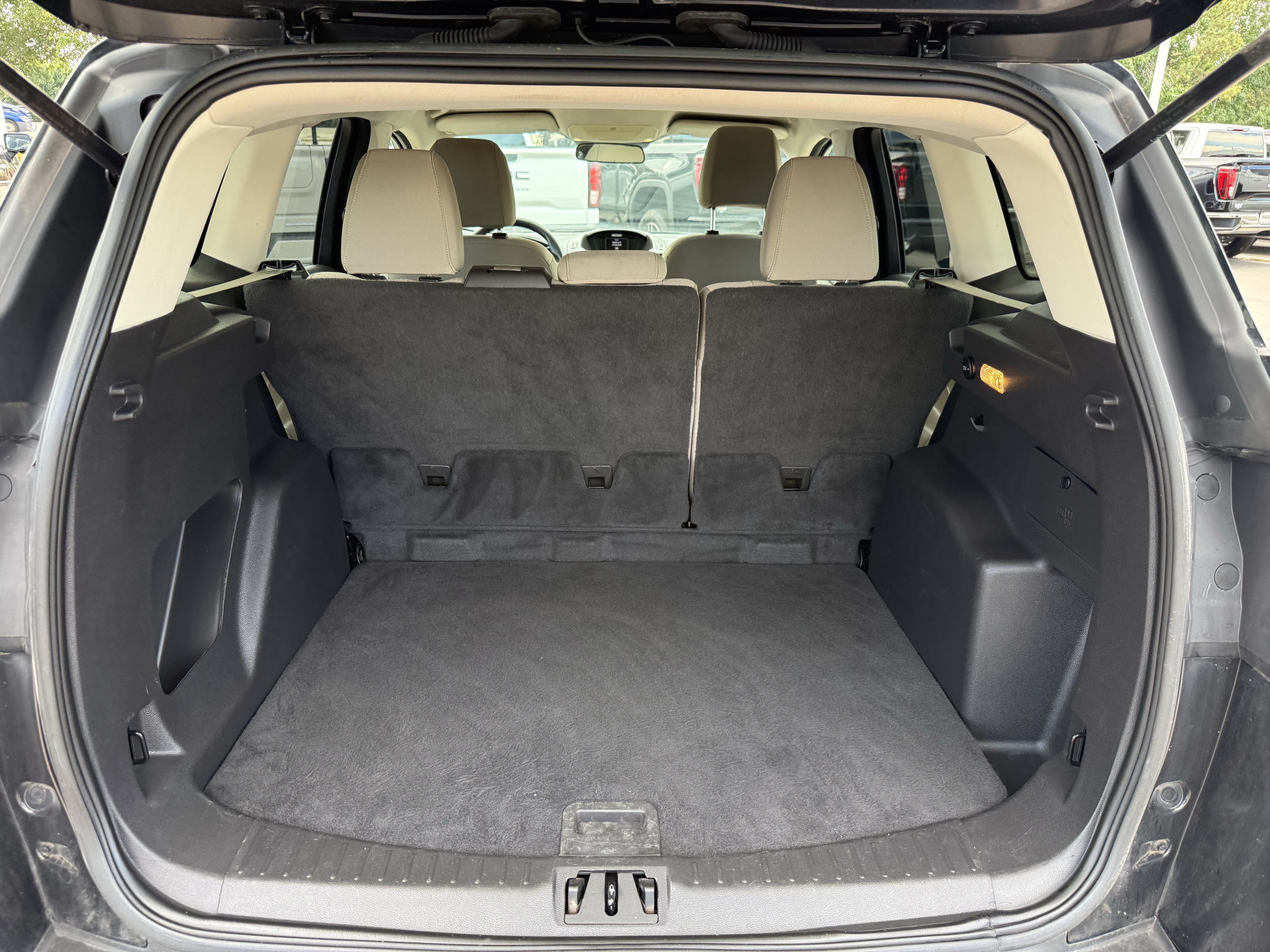 Used 2017 Ford Escape SE FWD image 30