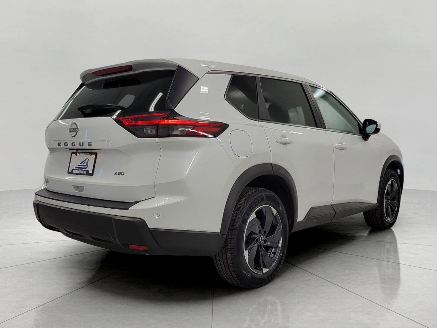 Used 2025 Nissan Rogue SV image 18