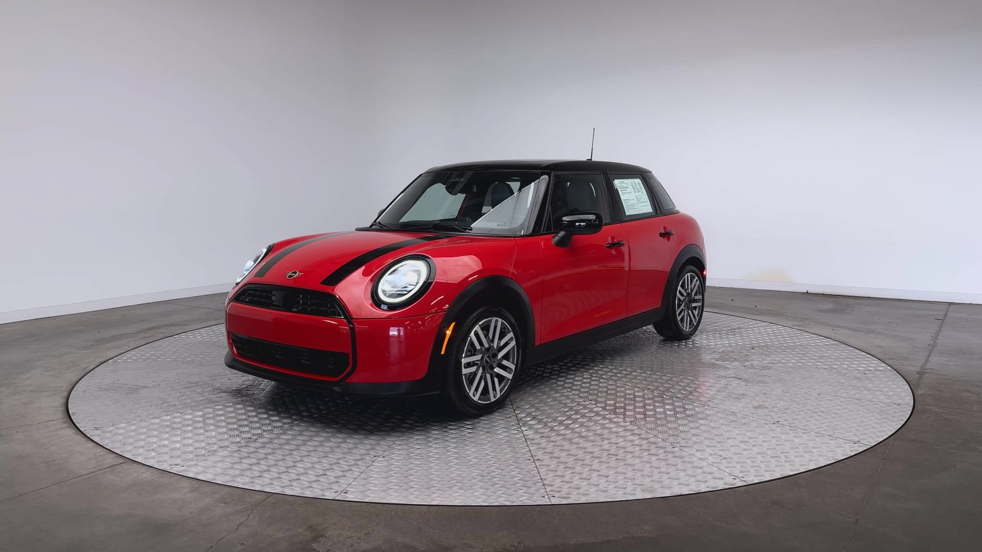 Used 2026 MINI Cooper 4-Door Hardtop FWD image 4