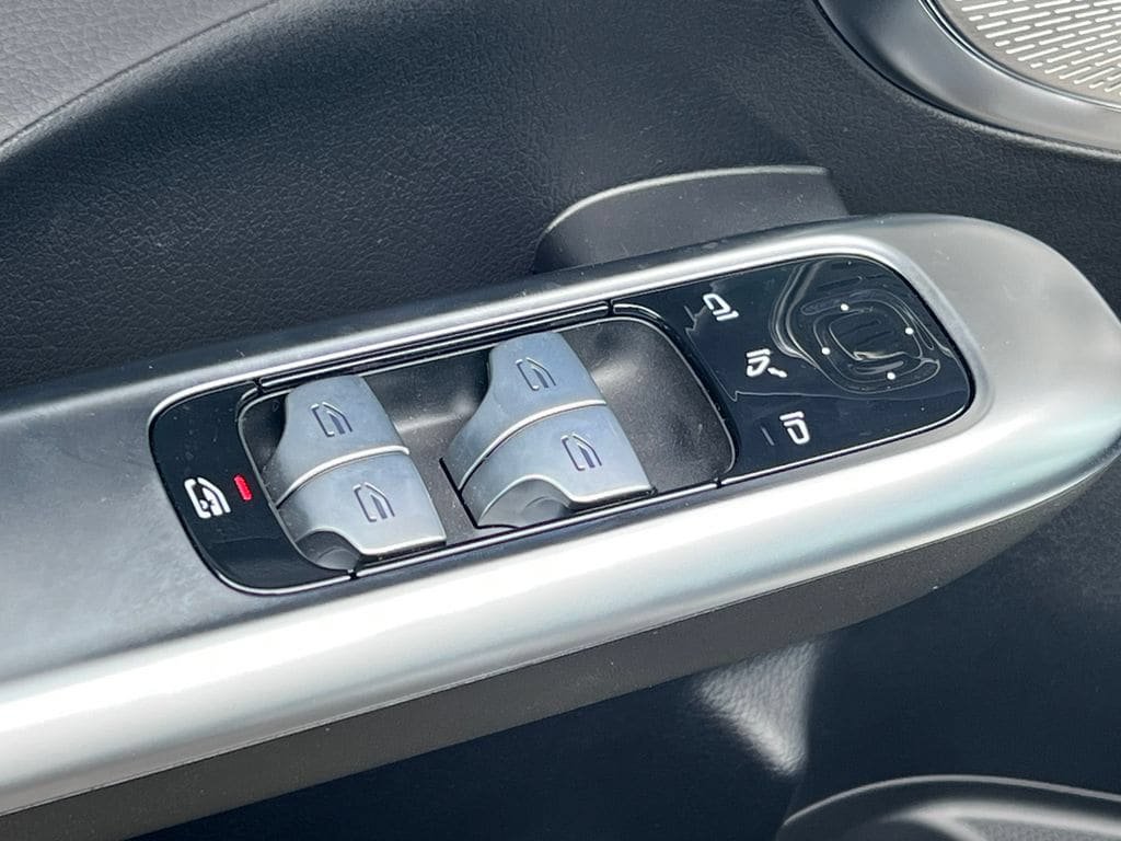 New 2024 Mercedes-Benz C 300 4MATIC Sedan image 11