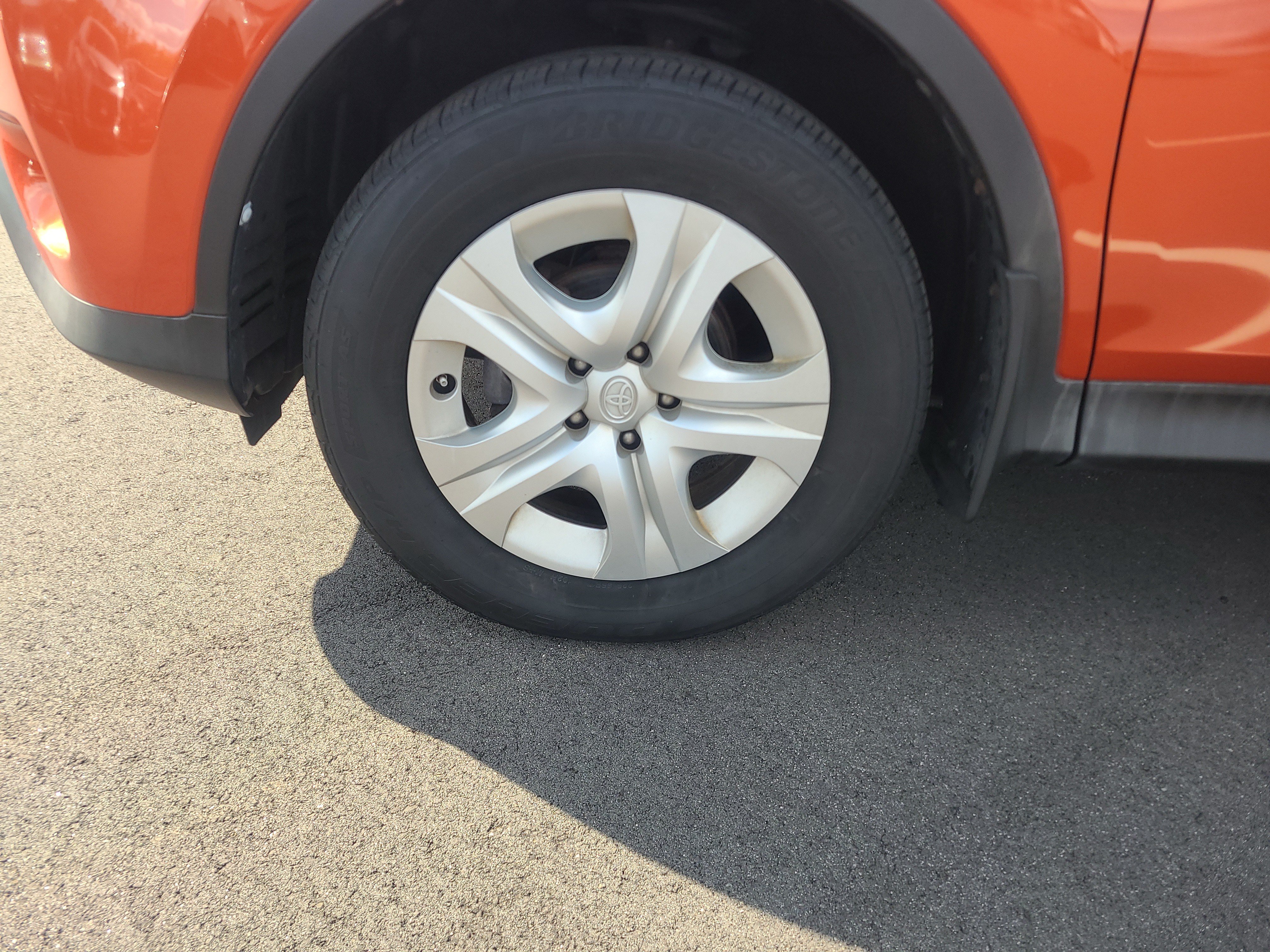 Used 2015 Toyota RAV4 LE AWD/4WD image 9