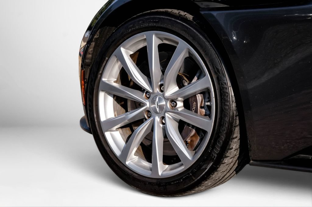 Used 2019 Aston Martin DB11 Volante RWD image 51