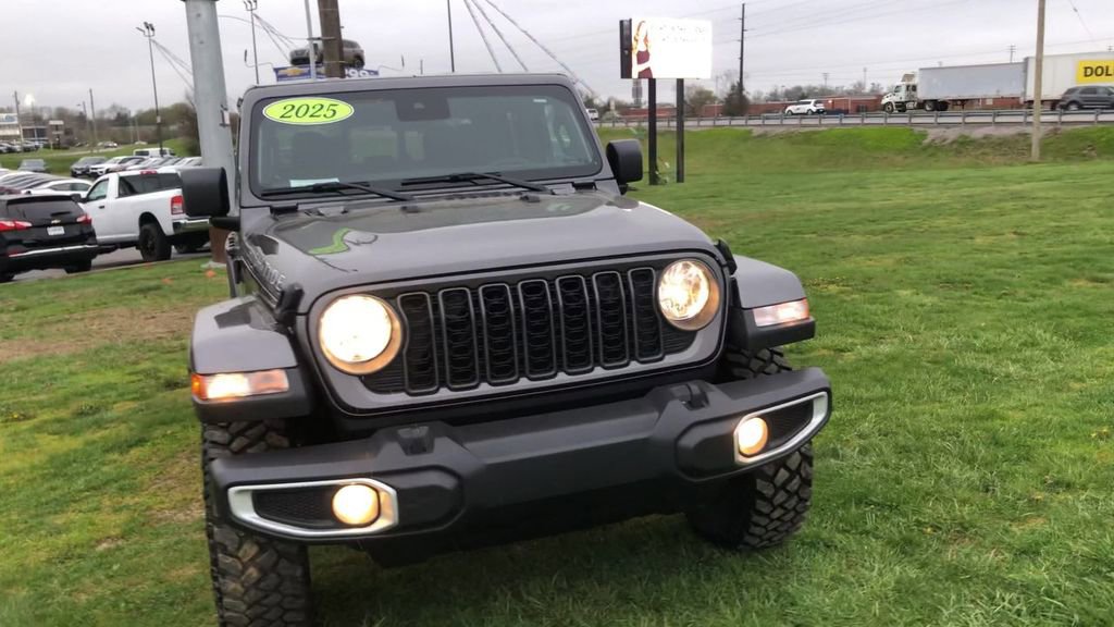 Used 2025 Jeep Gladiator Sport AWD/4WD video 3