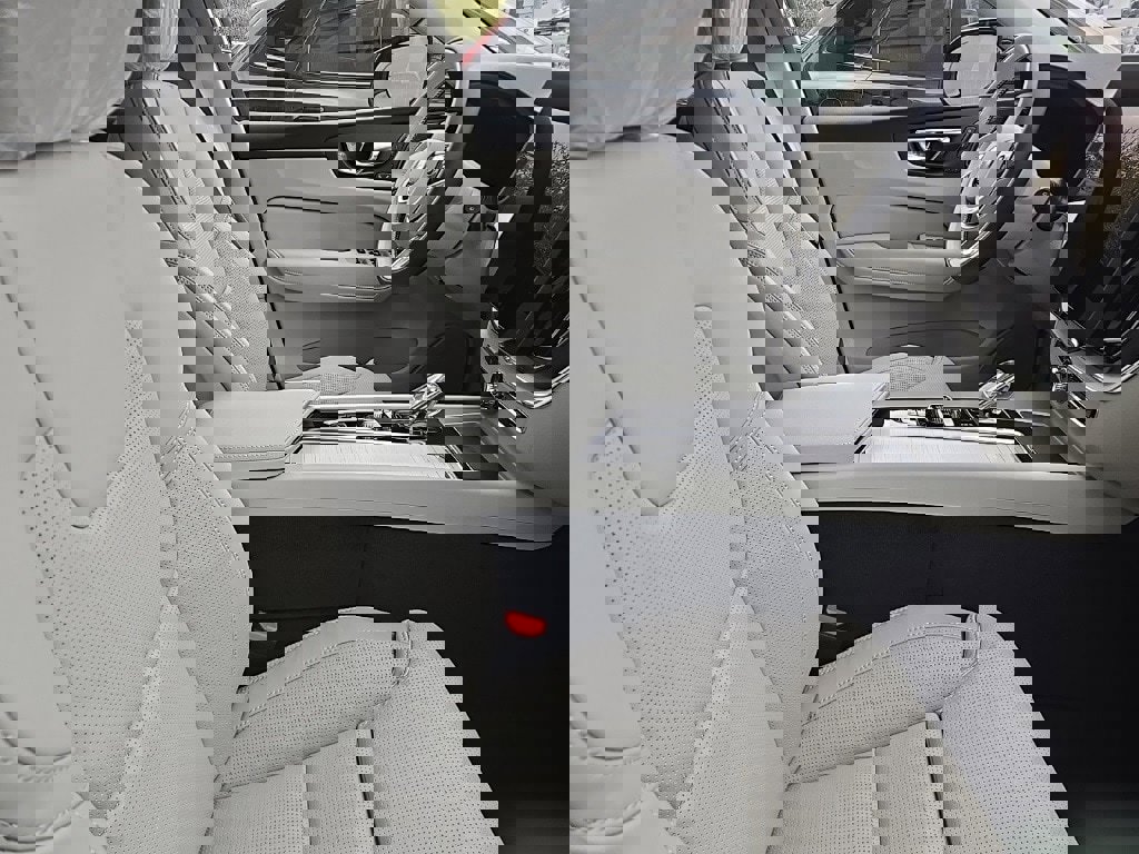 New 2026 Volvo XC60 T8 Ultra w/ Protection Package Premier image 8