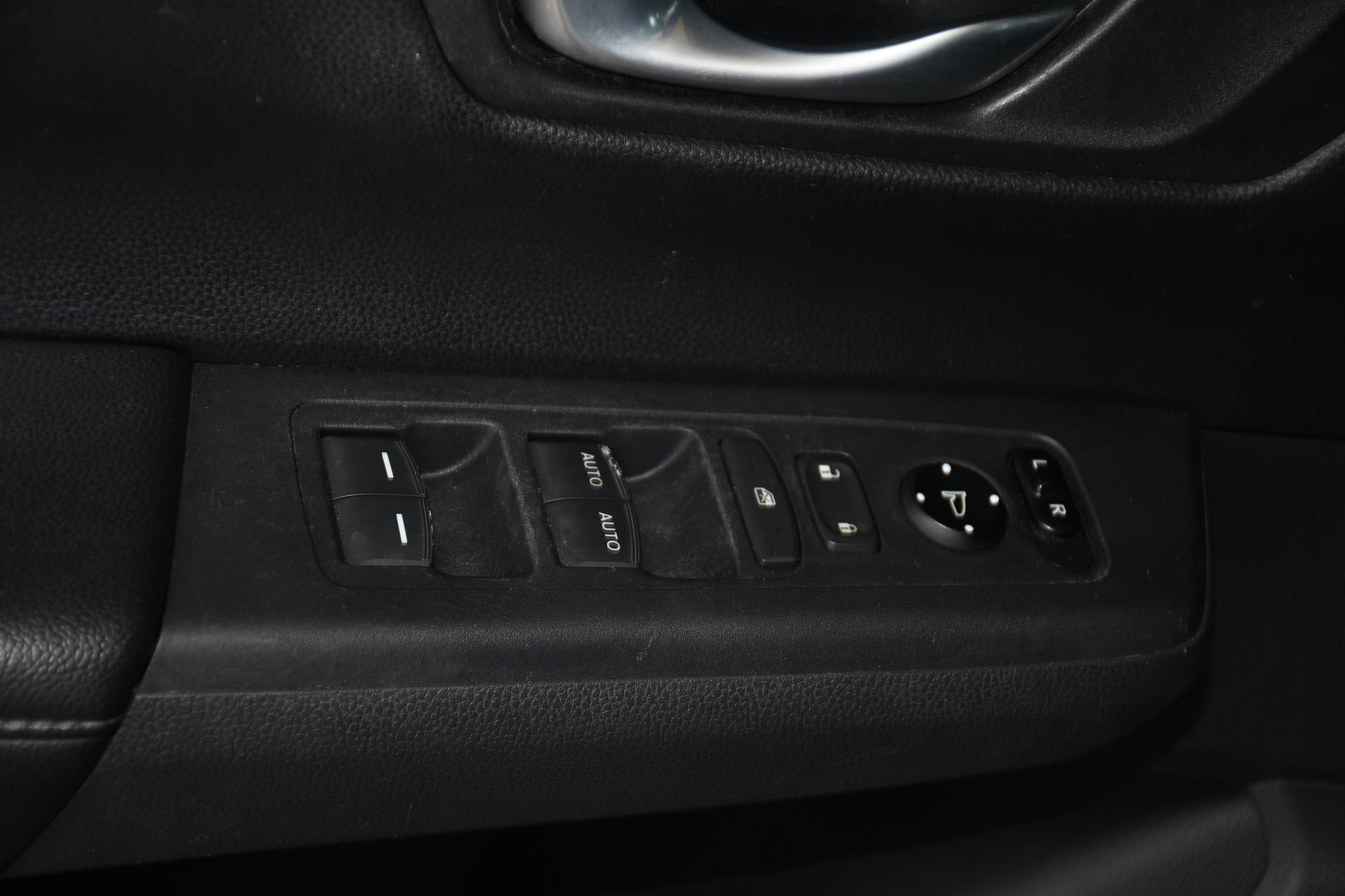 Used 2023 Honda CR-V EX image 11