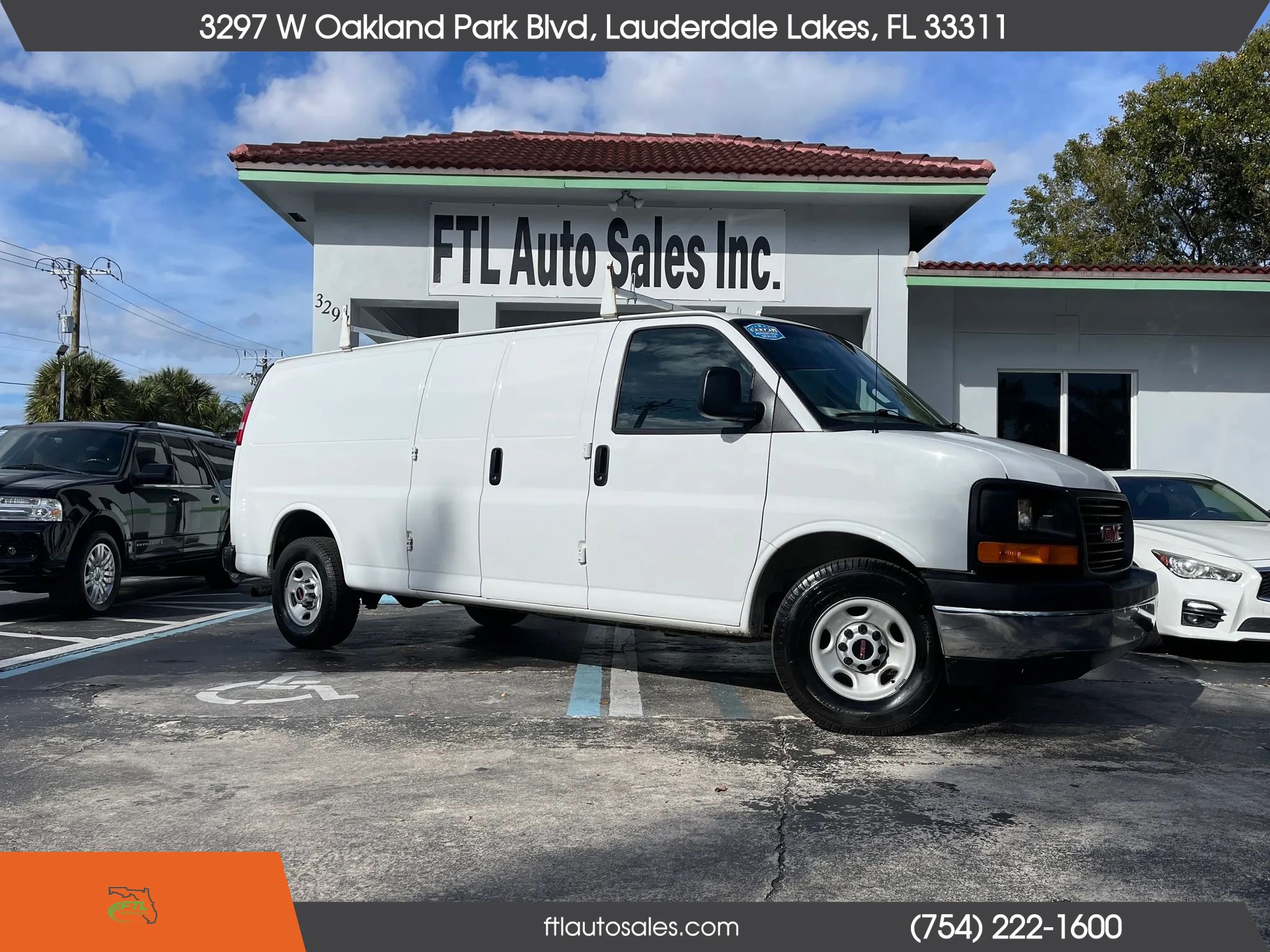 Used 2017 GMC Savana 3500 Extended RWD image 1