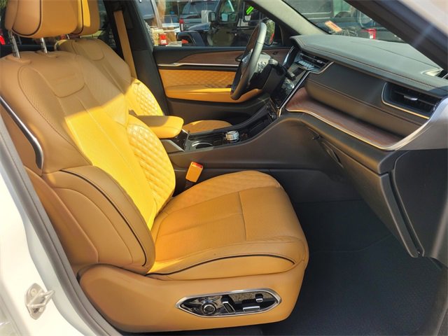 Used 2023 Jeep Grand Cherokee L Summit w/ Advanced Protech Group IV image 15