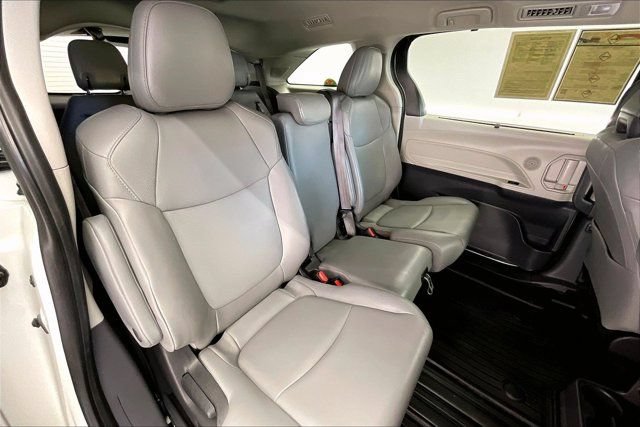 Used 2022 Toyota Sienna XLE w/ XLE Plus Package FWD image 19