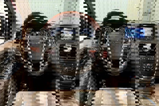 Used 2012 Chrysler Town & Country Limited w/ Luxury Group image 5