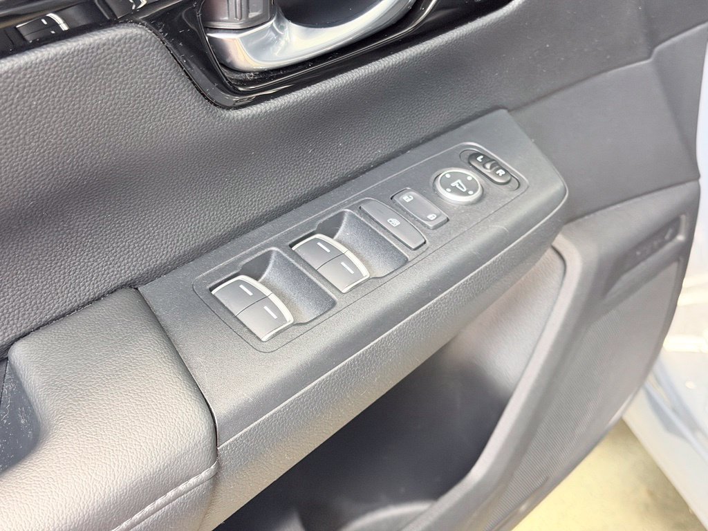 Used 2025 Honda CR-V EX-L image 10