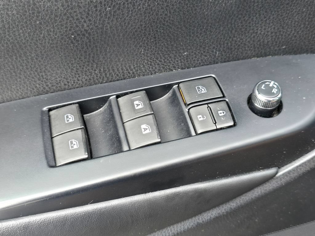 Used 2019 Toyota Highlander XLE FWD image 25