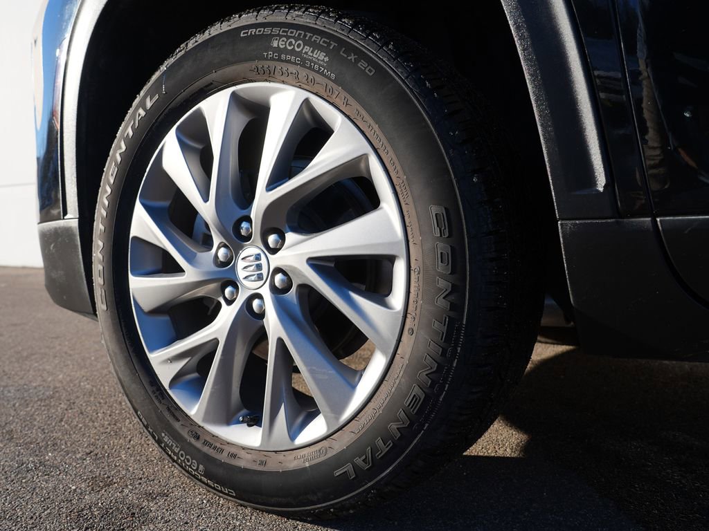 Used 2025 Buick Enclave Preferred AWD/4WD image 34