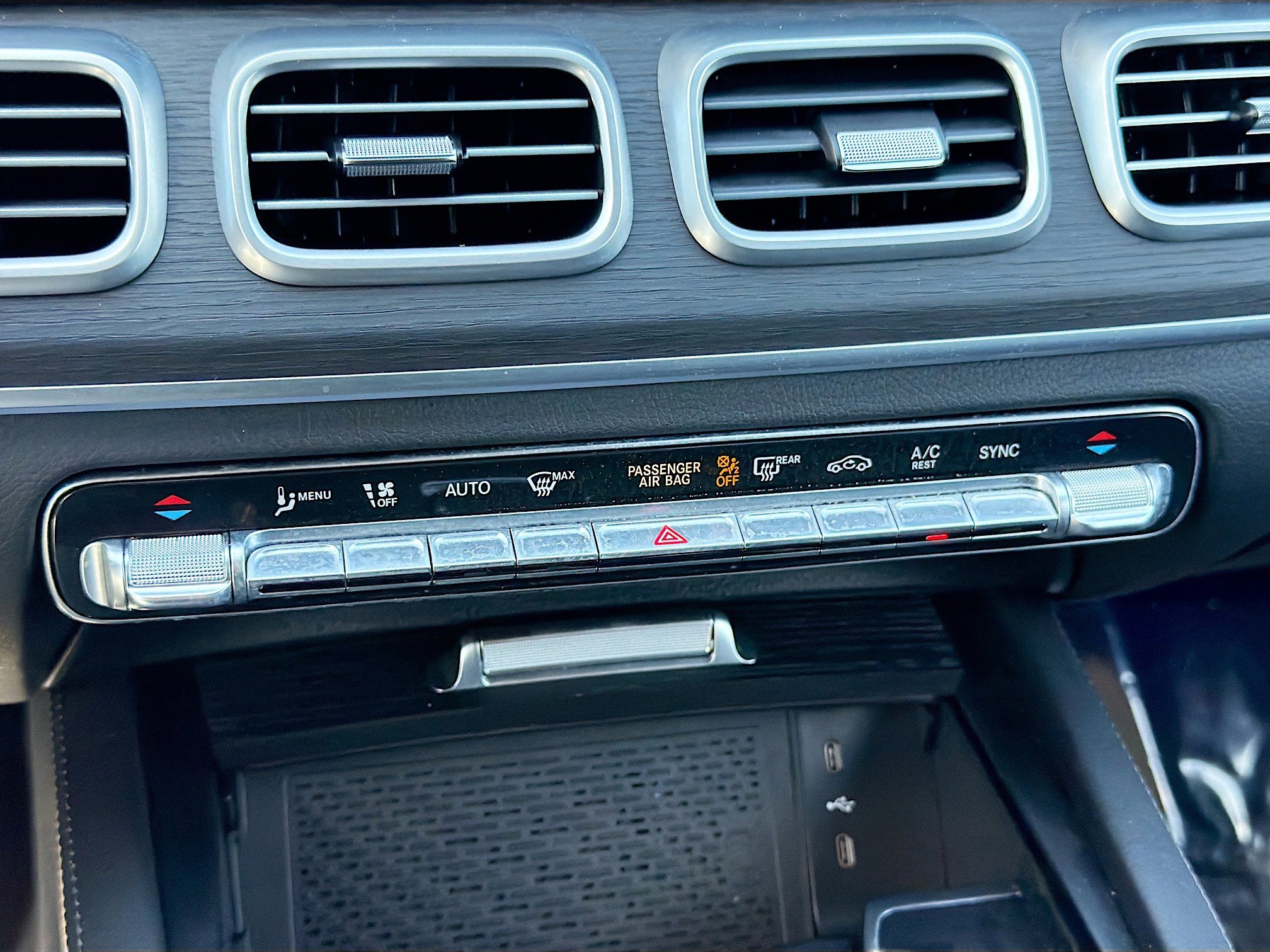 Used 2025 Mercedes-Benz GLS 450 4MATIC image 36